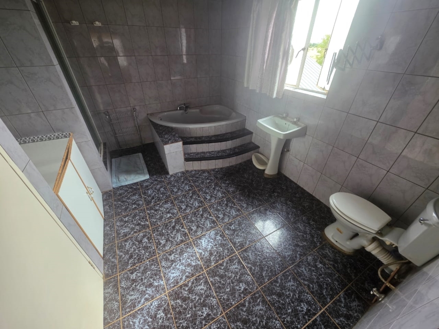 4 Bedroom Property for Sale in Roodepan Northern Cape